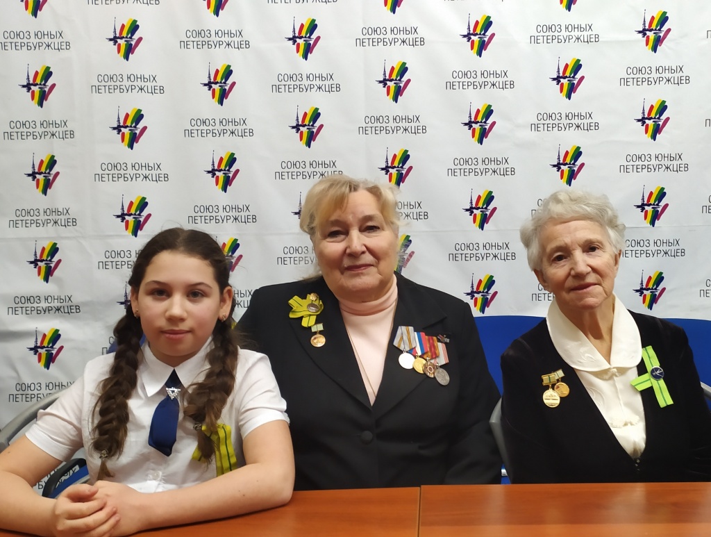 Среди почётных членов жюри.jpg